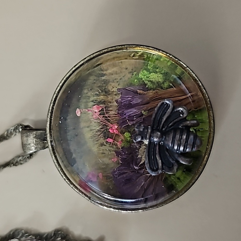 Bee and flower Necklace